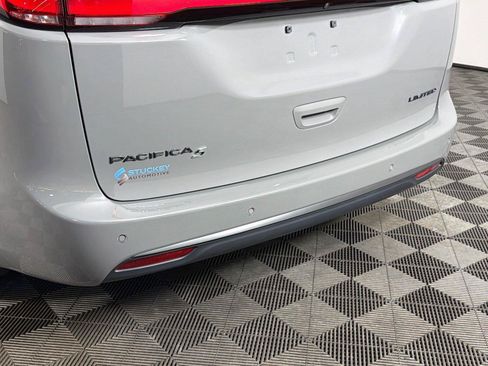 Used 2025 Chrysler Pacifica Limited FWD image 39