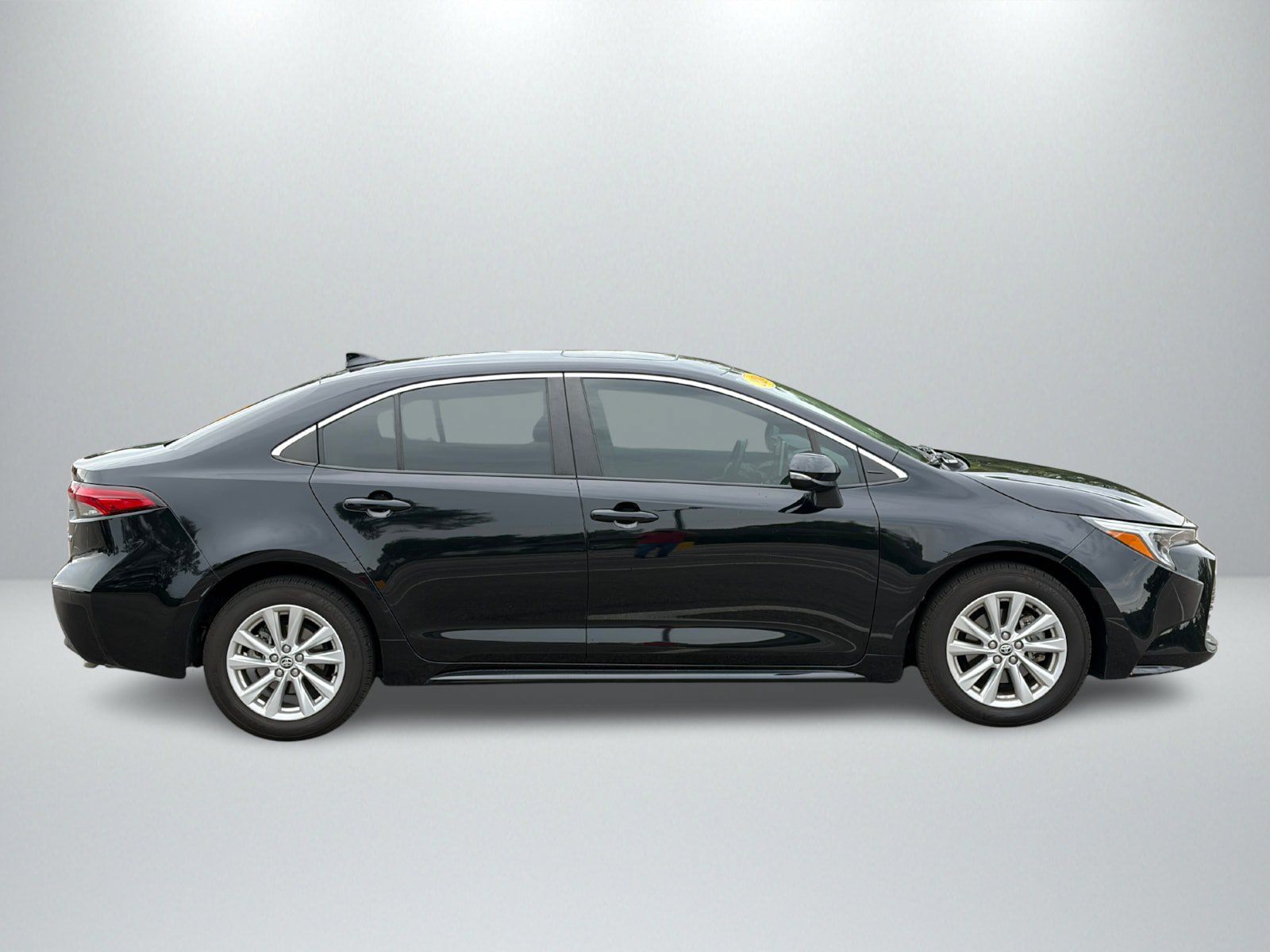 Used 2024 Toyota Corolla XLE FWD image 6