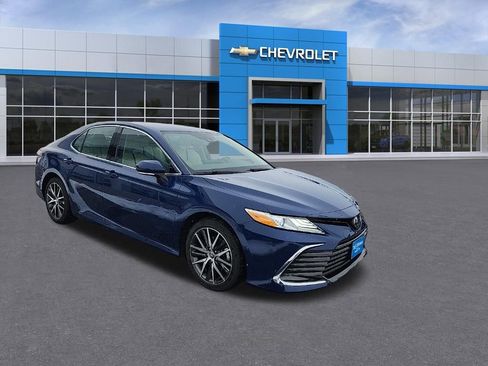 Used 2023 Toyota Camry XLE image 7