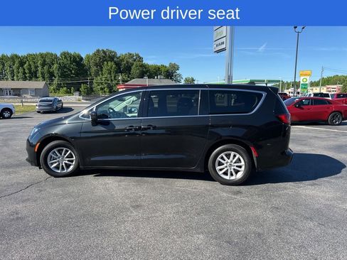 Used 2023 Chrysler Voyager LX FWD image 7