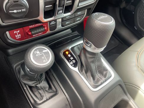 Used 2025 Jeep Gladiator Mojave w/ Convenience Group AWD/4WD image 22