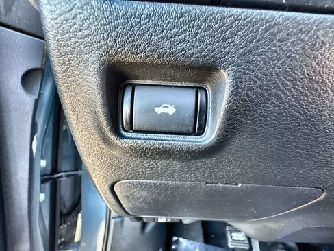 Certified 2025 Nissan Sentra SR FWD image 20