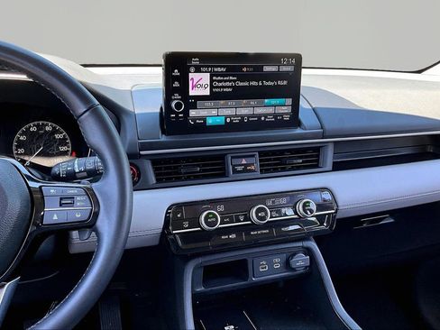 Used 2025 Honda Pilot EX-L image 10
