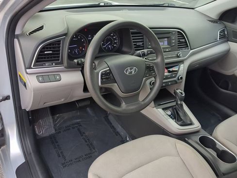 Used 2017 Hyundai Elantra SE image 13