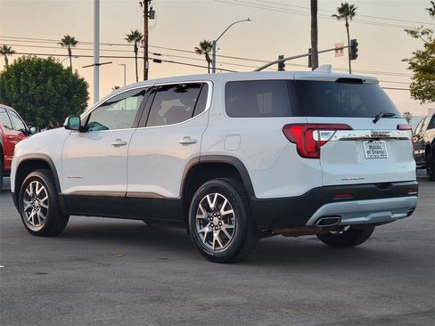 Used 2023 GMC Acadia SLE image 2