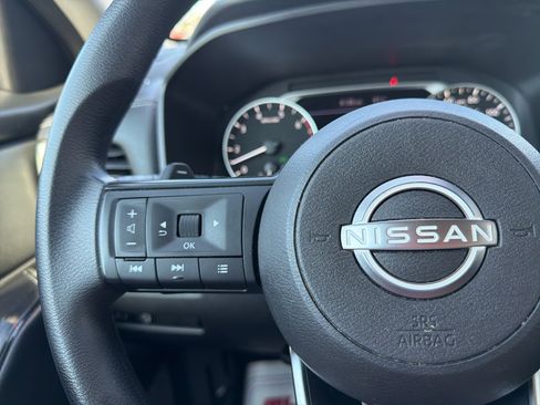 Used 2024 Nissan Rogue S AWD/4WD image 26