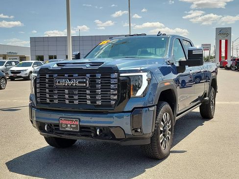 Used 2025 GMC Sierra 2500 Denali Ultimate AWD/4WD image 4