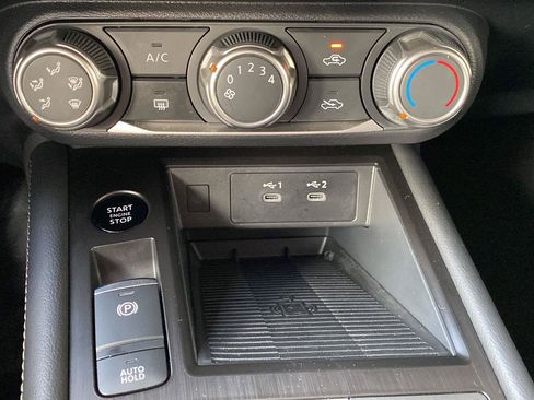 Certified 2025 Nissan Kicks SV AWD/4WD image 27