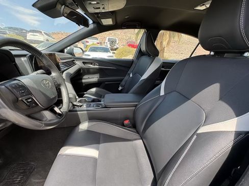 Used 2025 Toyota Camry SE FWD image 9