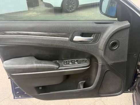 Used 2016 Chrysler 300 Limited RWD image 10