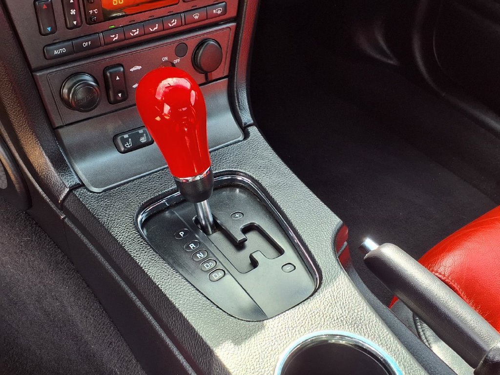 Used 2004 Ford Thunderbird RWD image 9