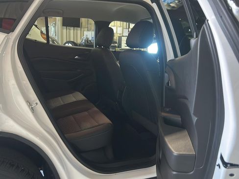 Used 2025 Chevrolet Trax LT w/ LT Convenience Package image 12