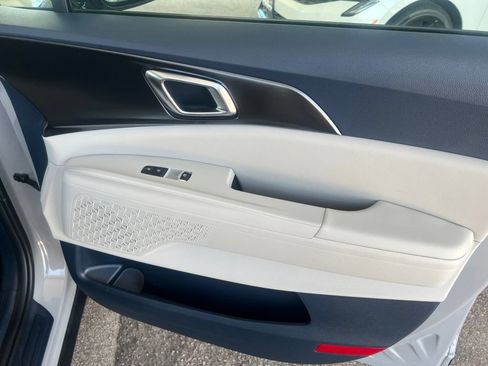 Certified 2025 Kia Carnival SX w/ SX Dark Edition Package FWD image 22