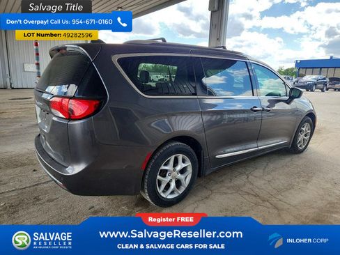 Used 2017 Chrysler Pacifica Touring-L Plus w/ Advanced Safetytec Group FWD image 4