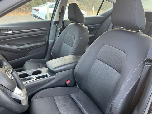 Used 2025 Nissan Altima 2.5 SV image 35