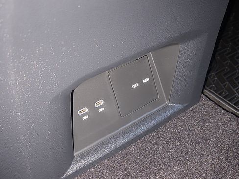 Certified 2022 Volkswagen Atlas SEL R-Line image 16