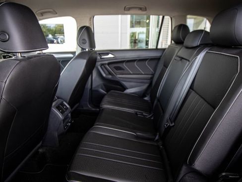 Used 2023 Volkswagen Tiguan SE image 25