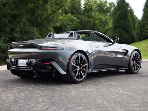 Used 2021 Aston Martin V8 Vantage Roadster RWD image 6