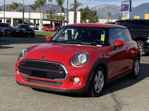 Used 2019 MINI Cooper 2-Door Hardtop image 8