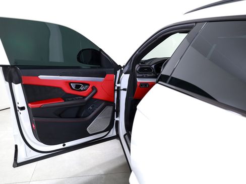 Used 2019 Lamborghini Urus image 10