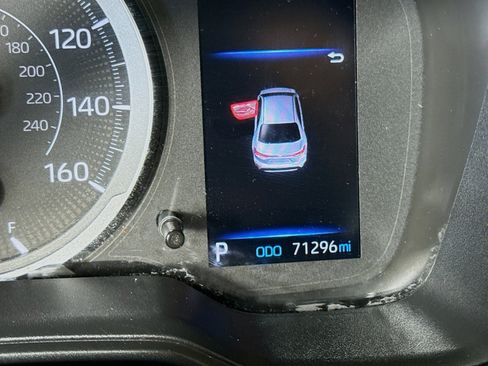 Used 2022 Toyota Corolla LE FWD image 16