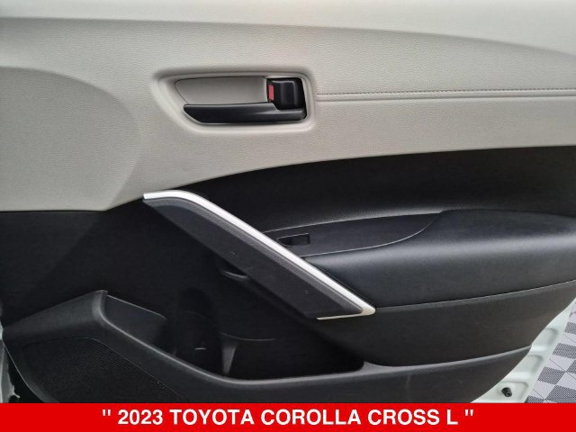 Used 2023 Toyota Corolla Cross L AWD/4WD image 36