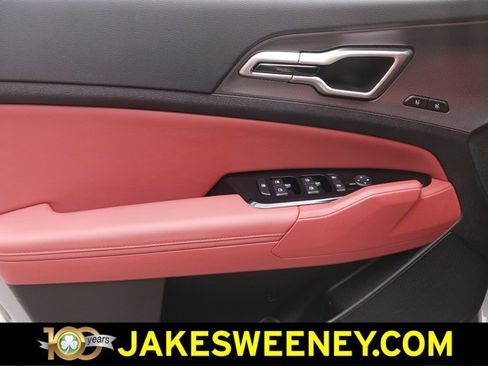 Used 2025 Kia Sportage SX image 28