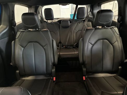 New 2027 Chrysler Pacifica Select AWD/4WD image 29