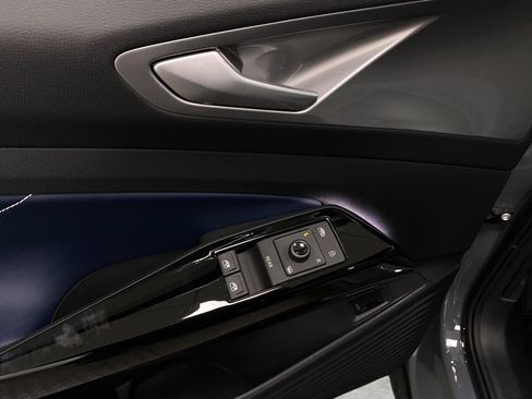 New 2025 Volkswagen ID.4 Pro S image 30
