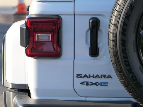 Used 2025 Jeep Wrangler Unlimited Sahara image 5