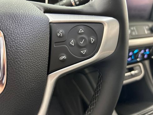 Used 2023 GMC Acadia SLT w/ Technology Package FWD image 12