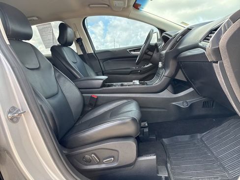 Used 2019 Ford Edge Titanium FWD image 10