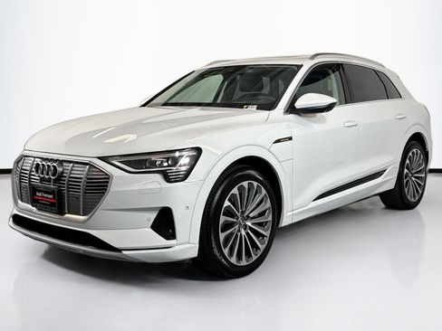 Used 2019 Audi e-tron Prestige w/ Prestige Package image 1