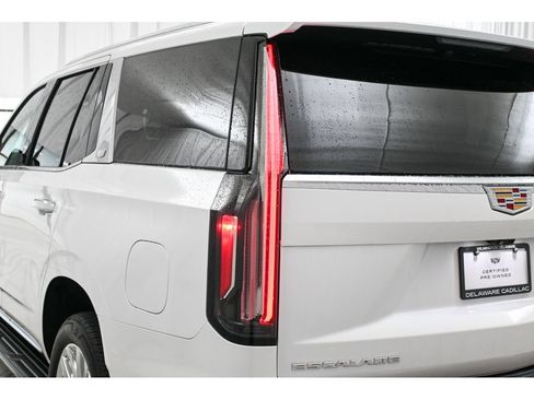 Used 2024 Cadillac Escalade Premium Luxury AWD/4WD image 28
