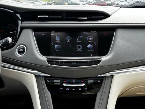 Used 2018 Cadillac XT5 Luxury w/ Driver Awareness Package AWD/4WD image 27