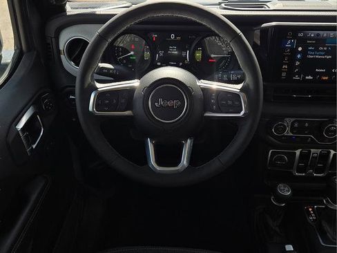 Used 2025 Jeep Wrangler Unlimited Sahara image 20