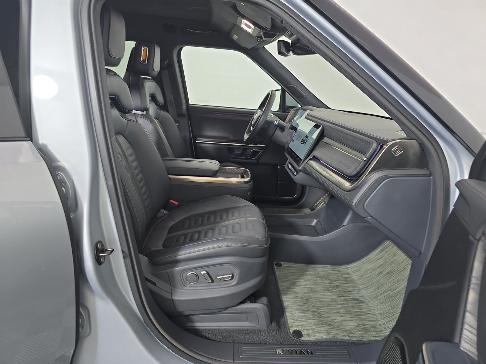 Used 2022 Rivian R1T Adventure AWD/4WD image 23