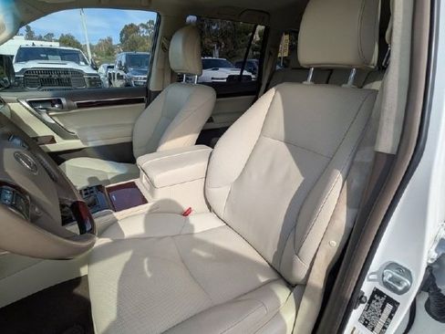 Used 2014 Lexus GX 460 image 22