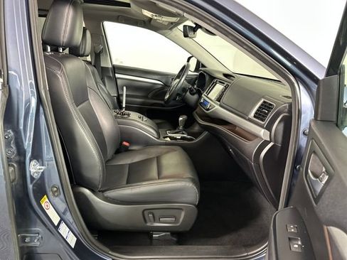 Used 2018 Toyota Highlander XLE image 28