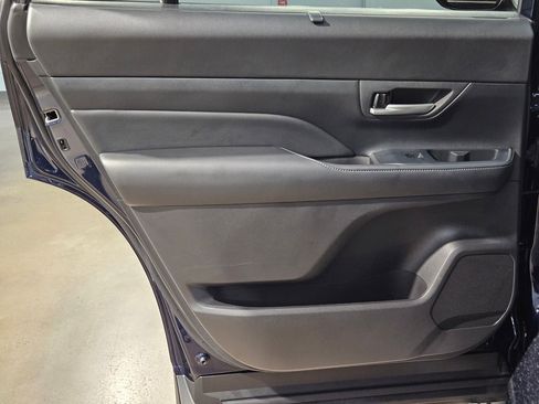 Certified 2025 Toyota Grand Highlander FWD image 33