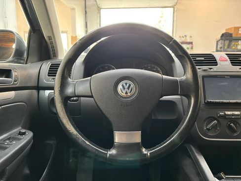 Used 2009 Volkswagen Jetta SE FWD image 16
