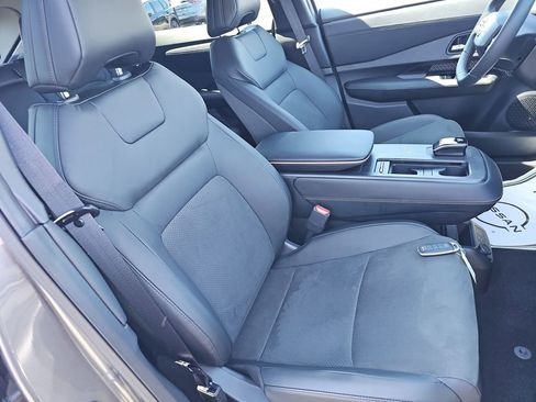 Used 2025 Nissan Ariya FWD image 21