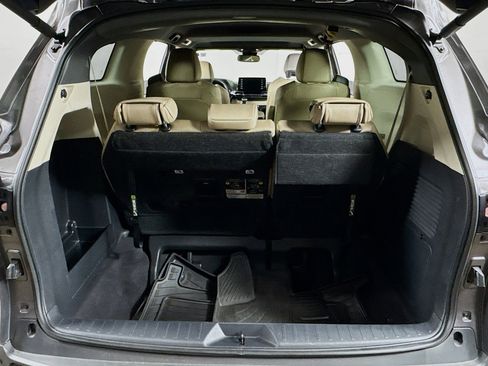 Certified 2024 Toyota Sienna XLE FWD image 20