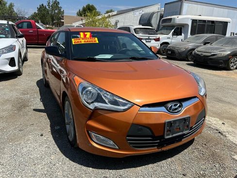 Used 2017 Hyundai Veloster FWD image 15