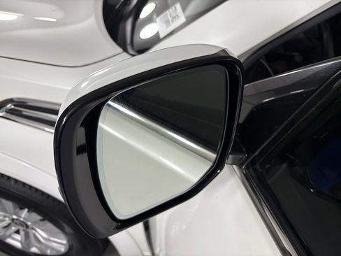 Used 2023 Nissan Armada SV image 13