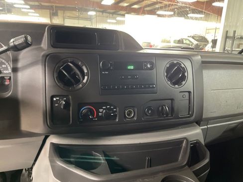 Used 2010 Ford E-150 and Econoline 150 image 18