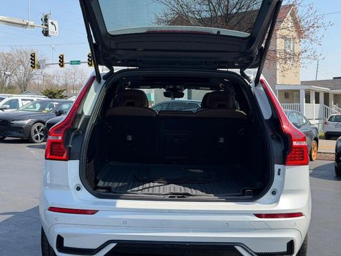 Certified 2024 Volvo XC60 B5 Ultimate w/ Climate Package image 5