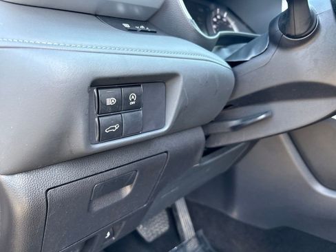 Used 2025 Toyota Highlander XLE FWD image 20
