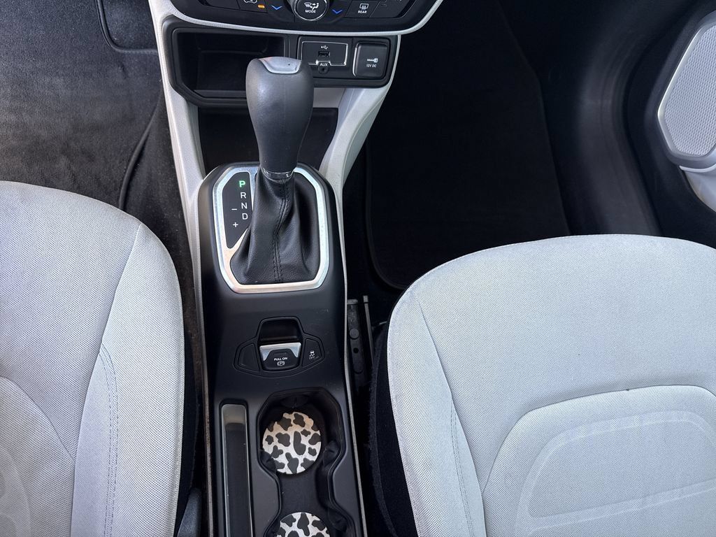 Used 2018 Jeep Renegade Latitude FWD image 26