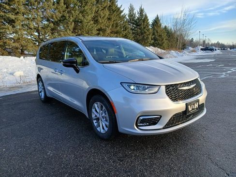 New 2026 Chrysler Pacifica Select image 1
